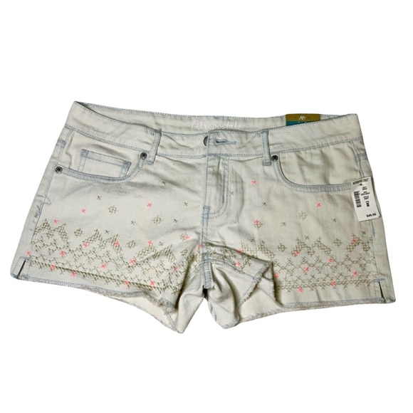 Aeropostale Pants - 🖤New Aeropostale Light Wash Embroider Denim Shorts🖤